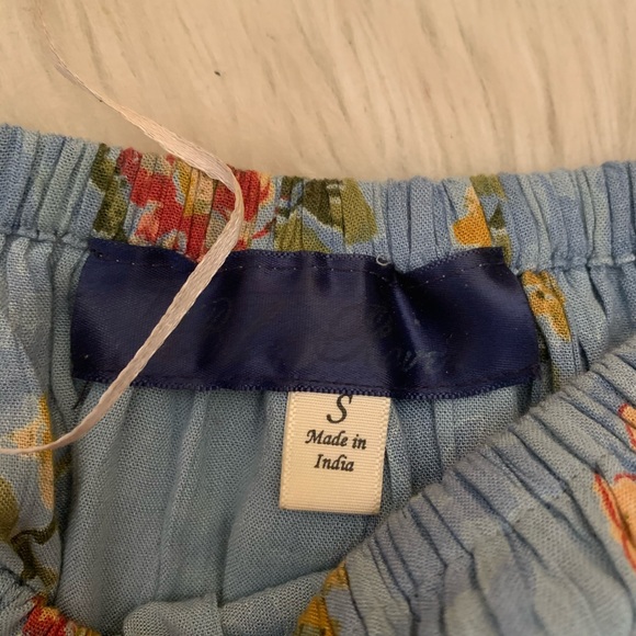 Francesca’s Theresa Smocked Off The Shoulder Top - Picture 4 of 5